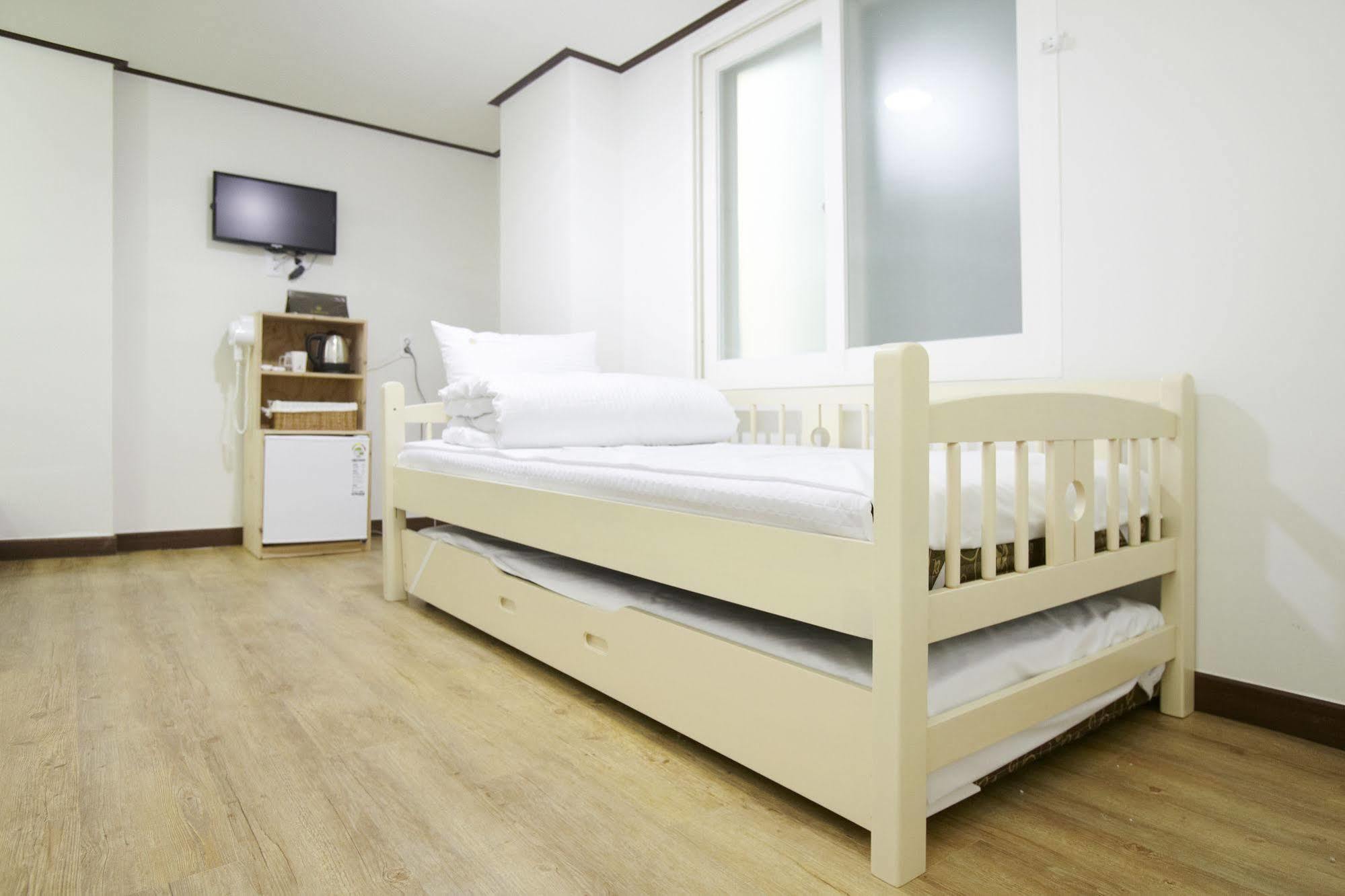 24 Guesthouse Sinchon Hongdae Seoul Exterior foto