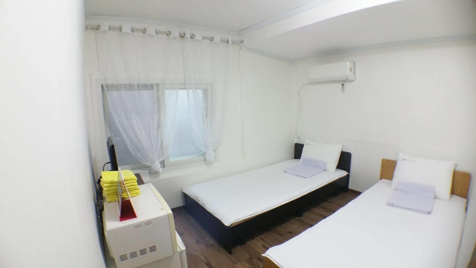 24 Guesthouse Sinchon Hongdae Seoul Exterior foto